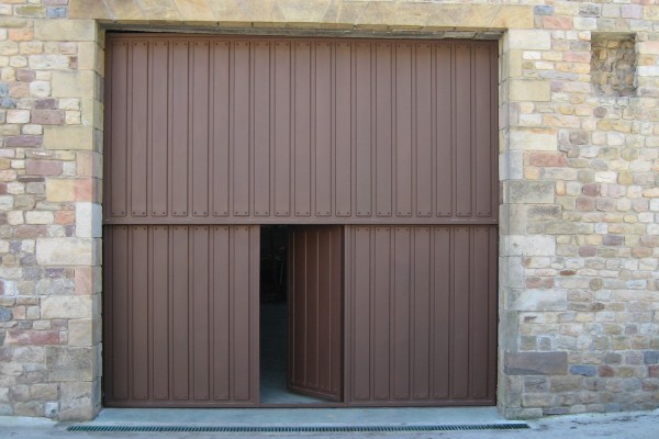 Puerta de garaje - Montajes Carral